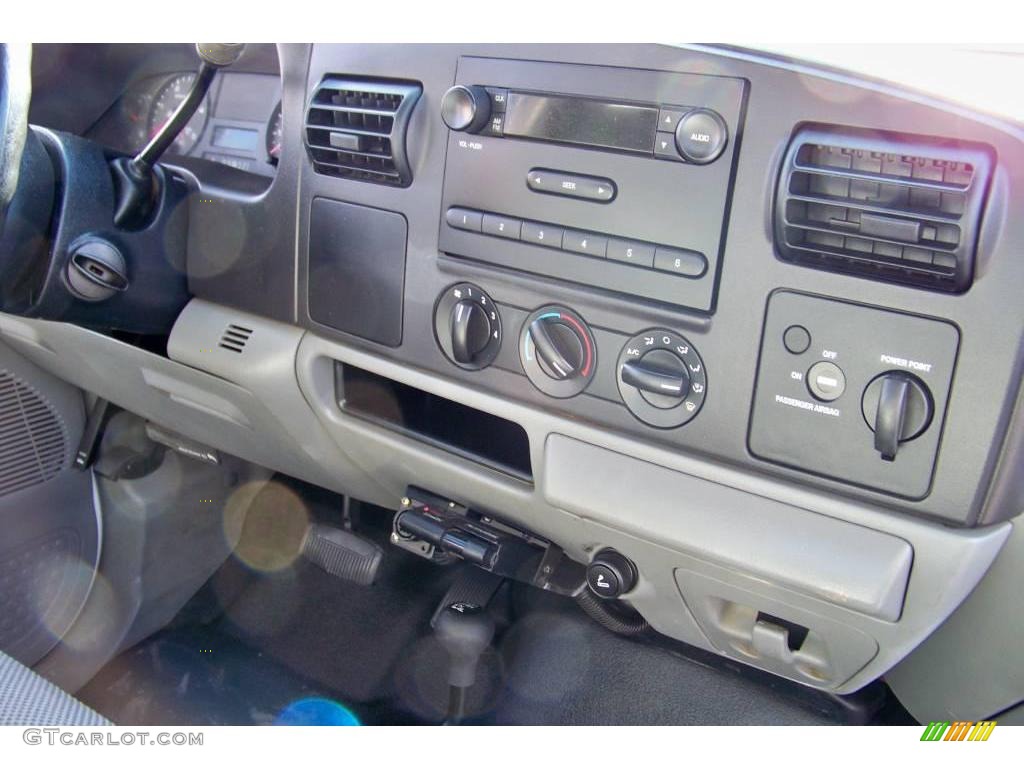2005 F450 Super Duty XL Regular Cab 4x4 Chassis Dump Truck - Oxford White / Medium Flint photo #17
