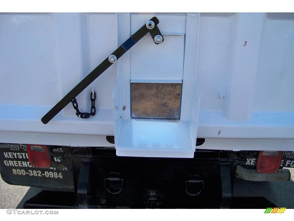 2005 F450 Super Duty XL Regular Cab 4x4 Chassis Dump Truck - Oxford White / Medium Flint photo #21