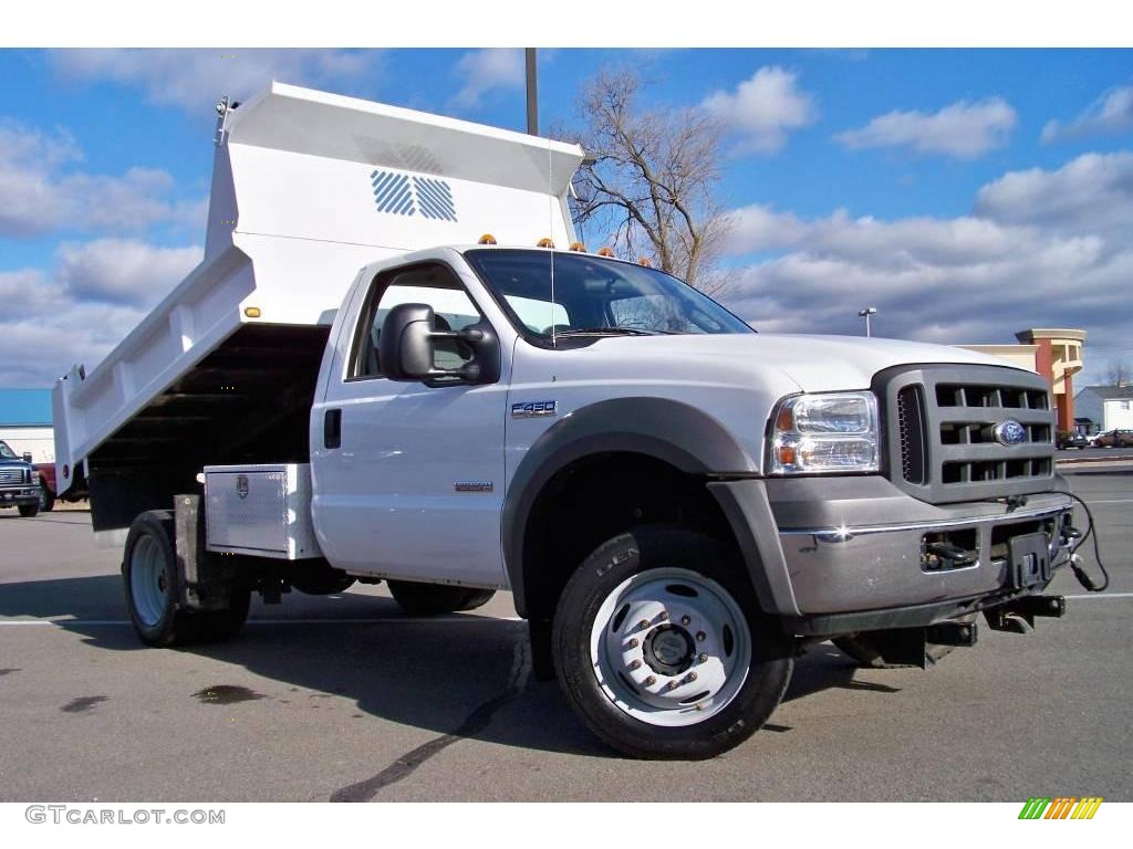 2005 F450 Super Duty XL Regular Cab 4x4 Chassis Dump Truck - Oxford White / Medium Flint photo #24