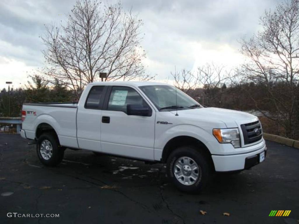 2010 F150 STX SuperCab 4x4 - Oxford White / Medium Stone photo #1