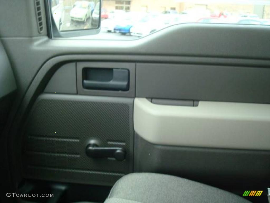 2010 F150 XLT Regular Cab - Oxford White / Medium Stone photo #15