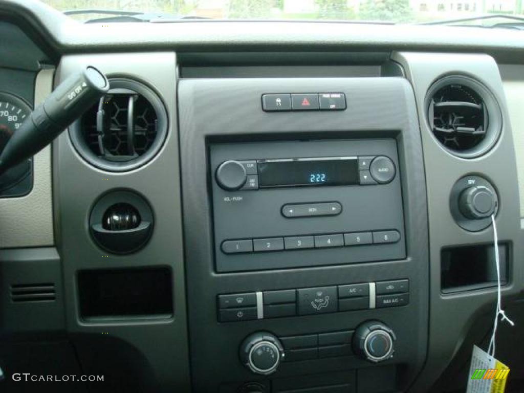 2010 F150 XLT Regular Cab - Oxford White / Medium Stone photo #18