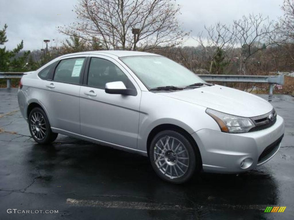 2010 Focus SES Sedan - Ingot Silver Metallic / Charcoal Black photo #1