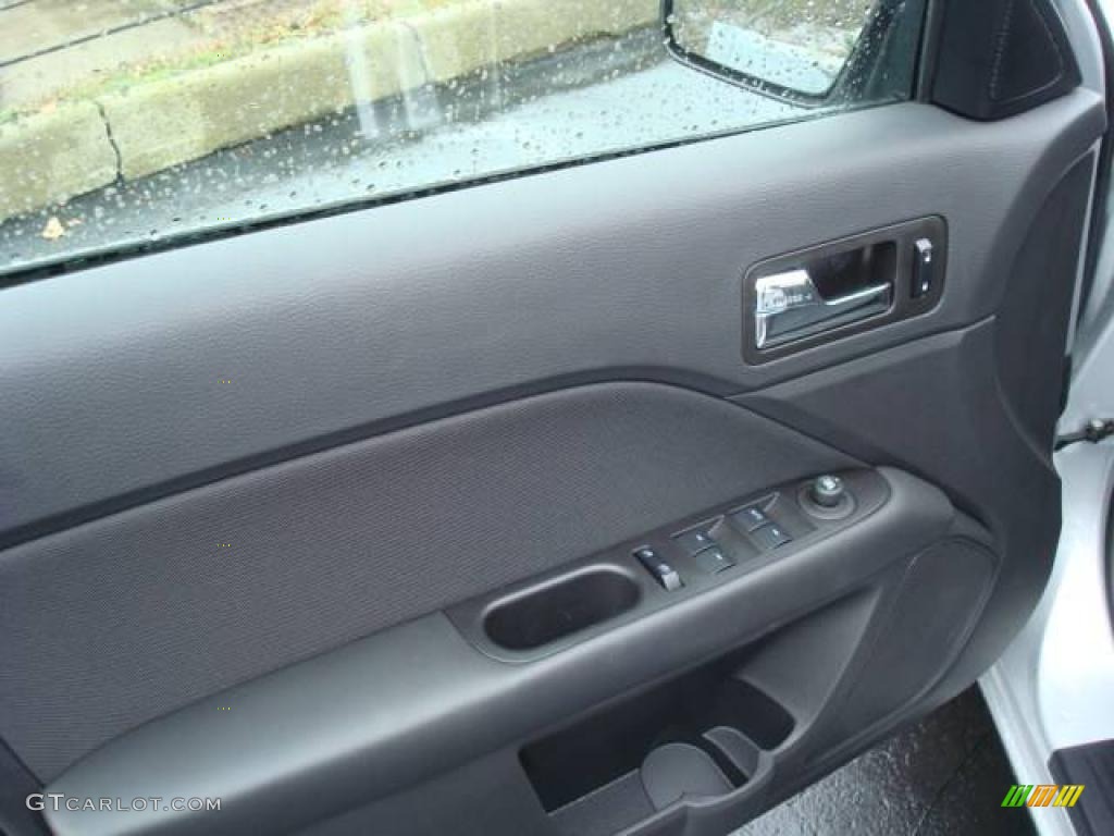 2010 Fusion SE V6 - Brilliant Silver Metallic / Charcoal Black photo #14