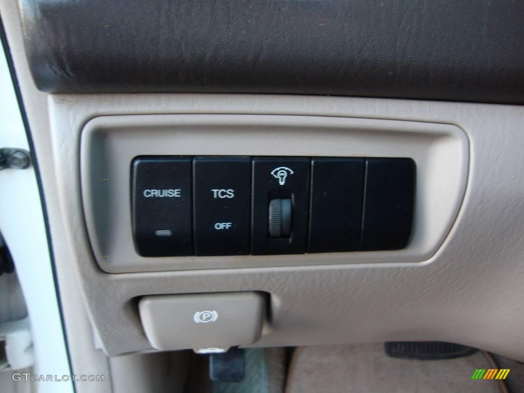 2002 XG350 L Sedan - Ivory White Pearl / Beige photo #40