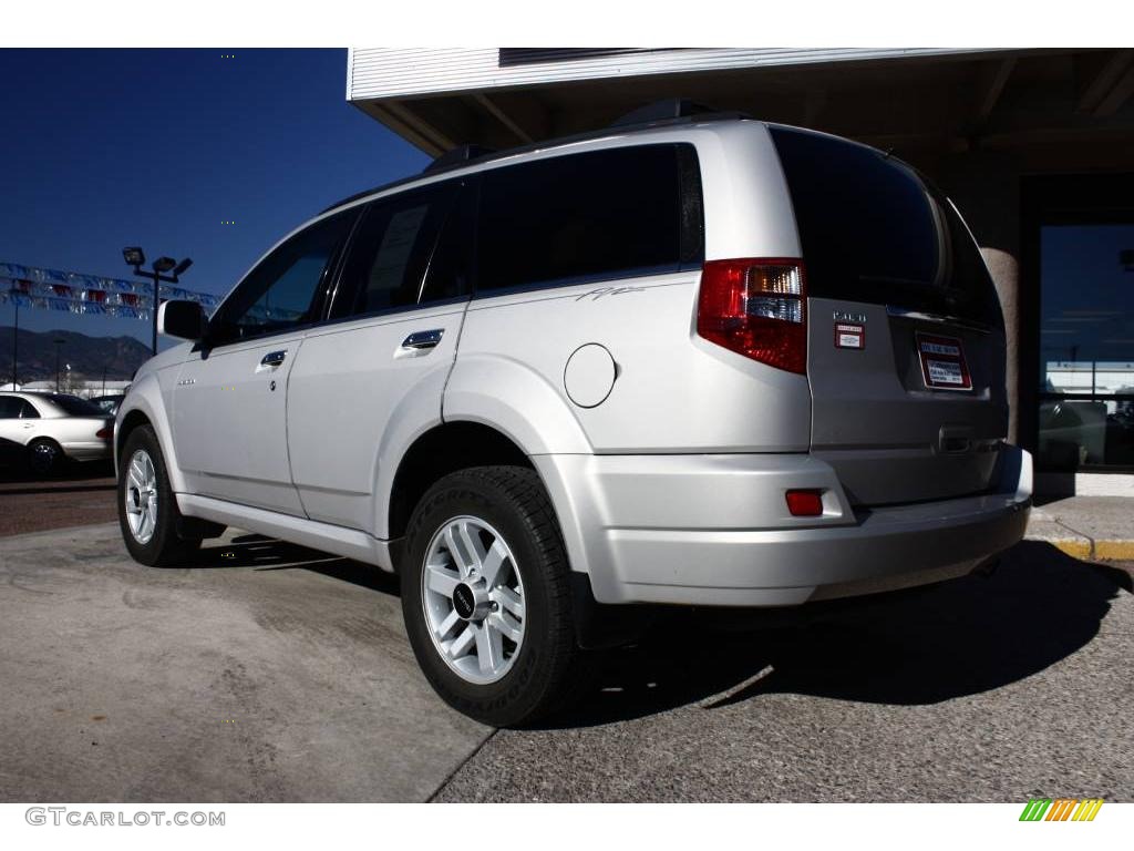 2002 Axiom AWD - Alpine White / Black/Tan photo #4