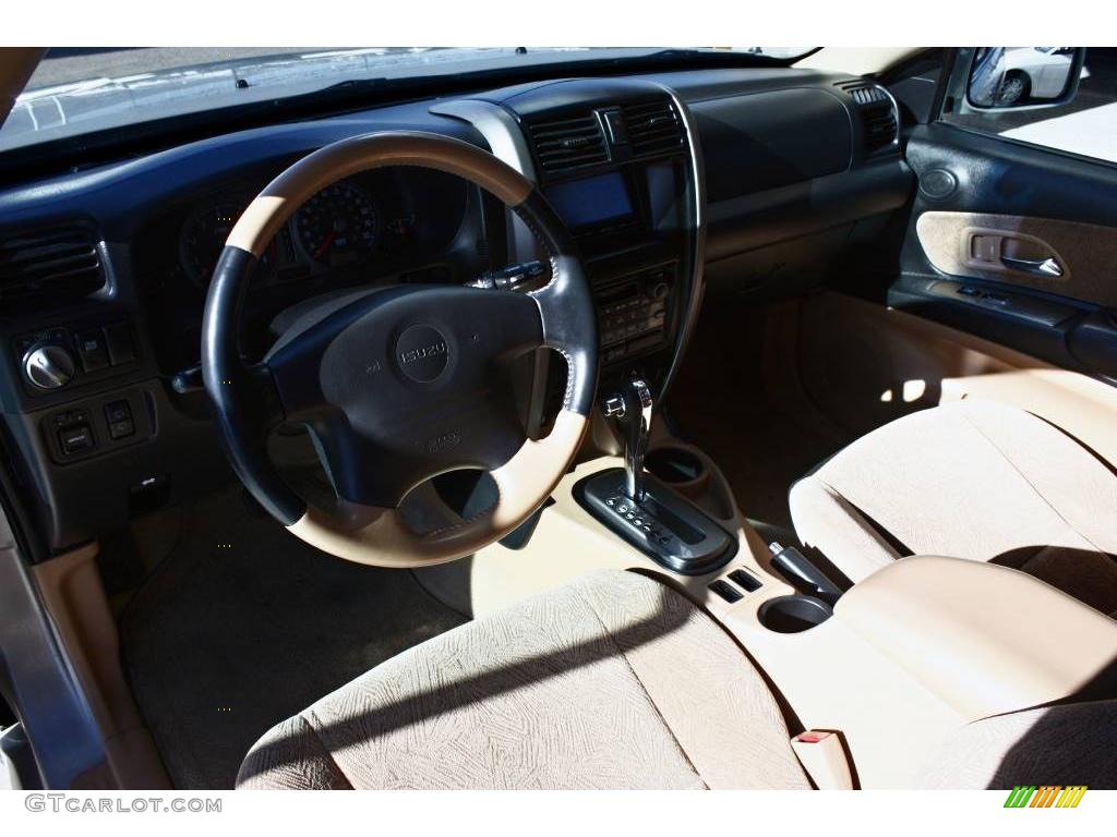 2002 Axiom AWD - Alpine White / Black/Tan photo #6