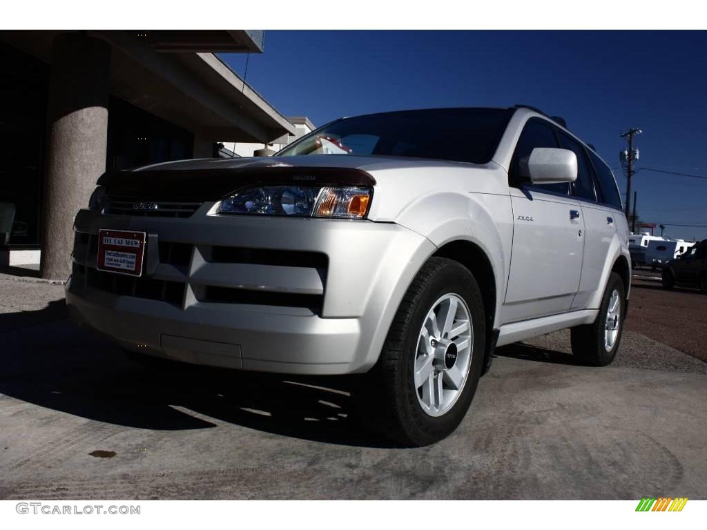 2002 Axiom AWD - Alpine White / Black/Tan photo #16