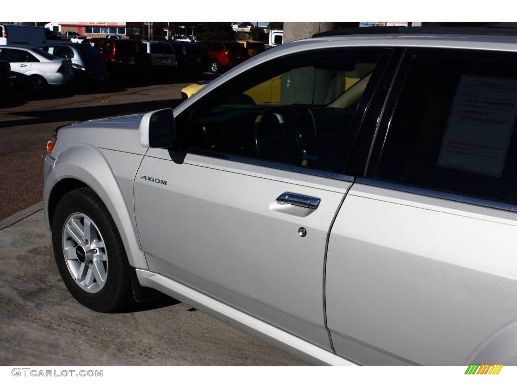 2002 Axiom AWD - Alpine White / Black/Tan photo #21