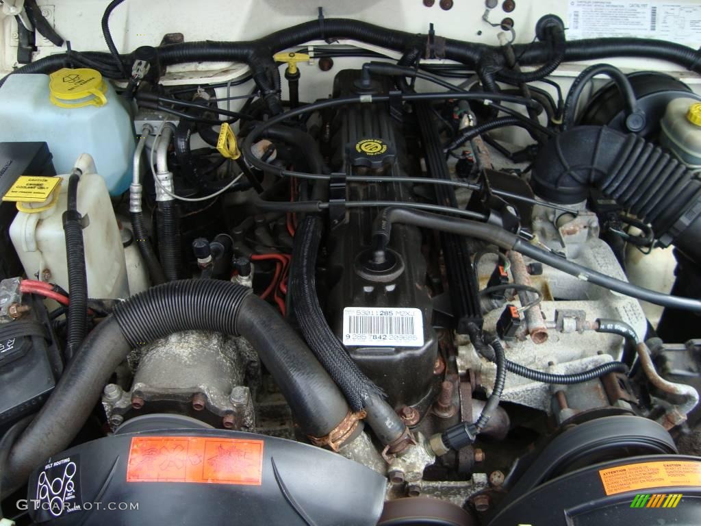 1996 Cherokee SE 4WD - Stone White / Tan photo #16