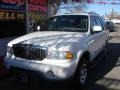 Oxford White - Navigator 4x4 Photo No. 3