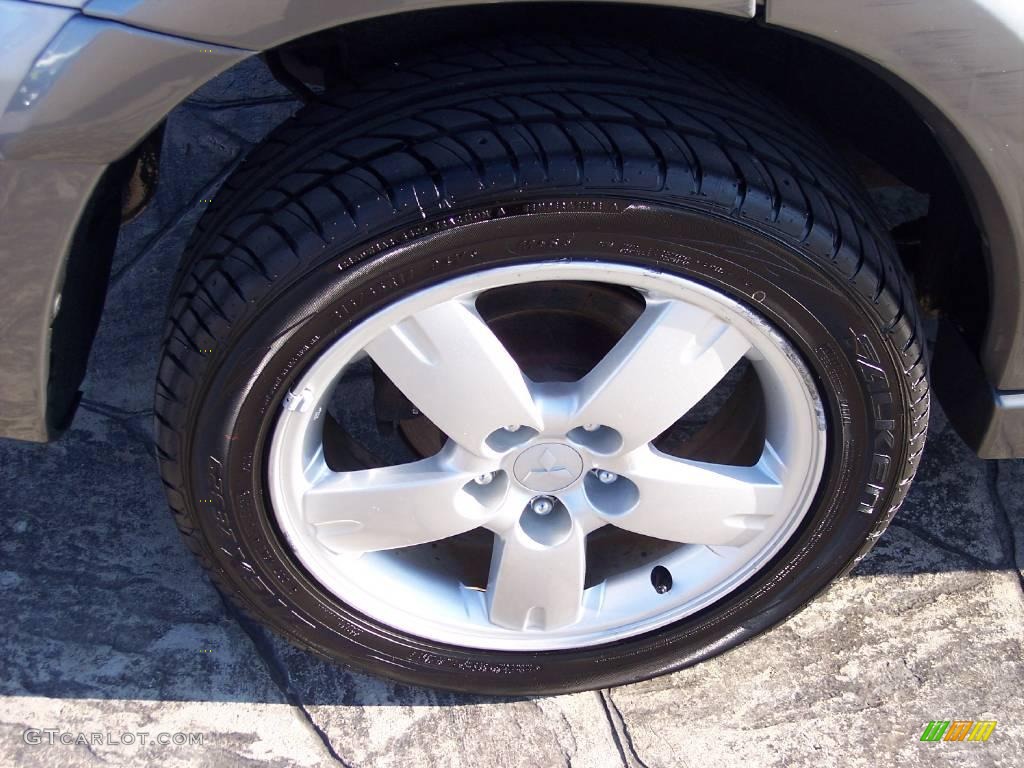 2005 Outlander XLS AWD - Cool Silver Metallic / Charcoal photo #9