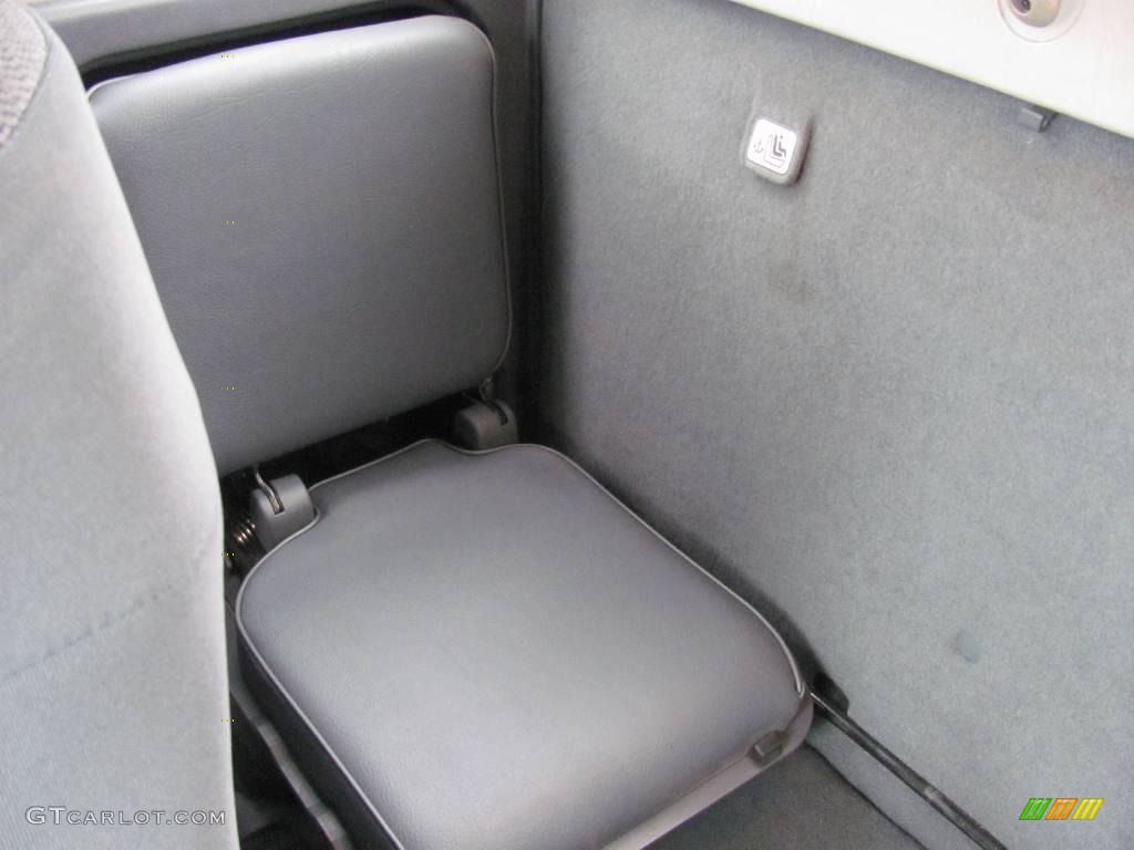 2003 Frontier XE V6 King Cab 4x4 - Silver Ice Metallic / Gray photo #18