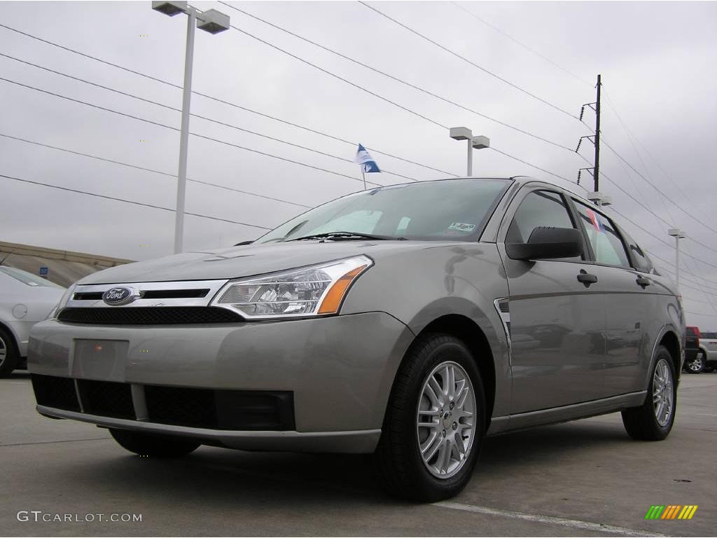 2008 Focus SE Sedan - Vapor Silver Metallic / Medium Stone photo #1