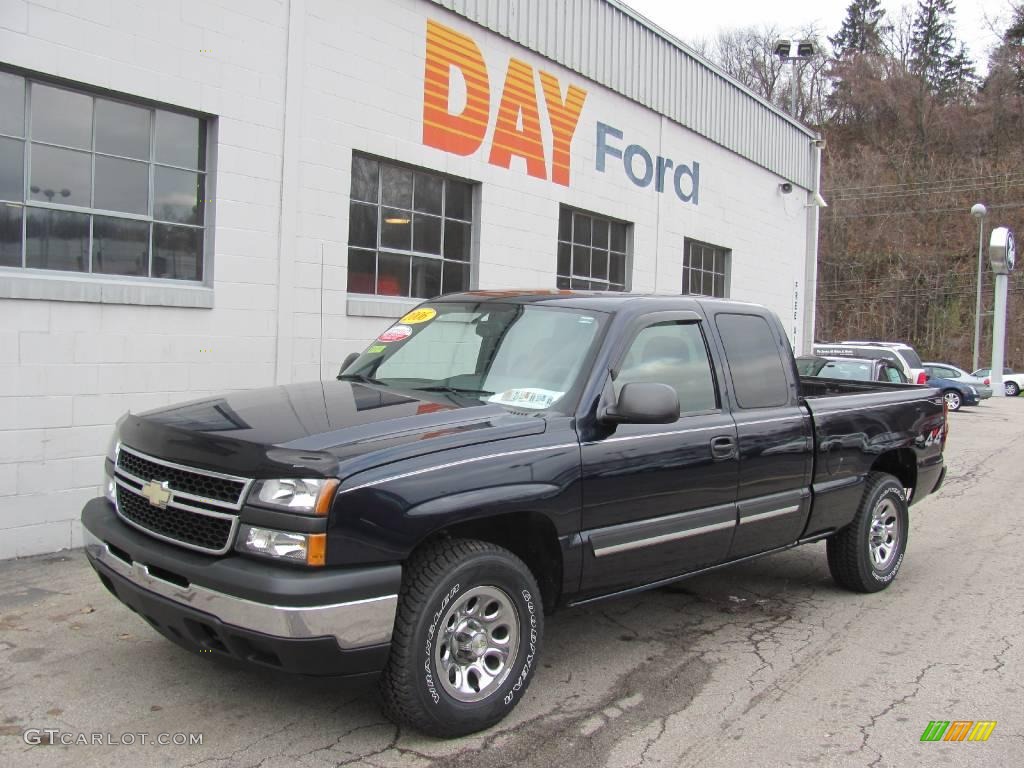 2006 Silverado 1500 LS Extended Cab 4x4 - Dark Blue Metallic / Dark Charcoal photo #1