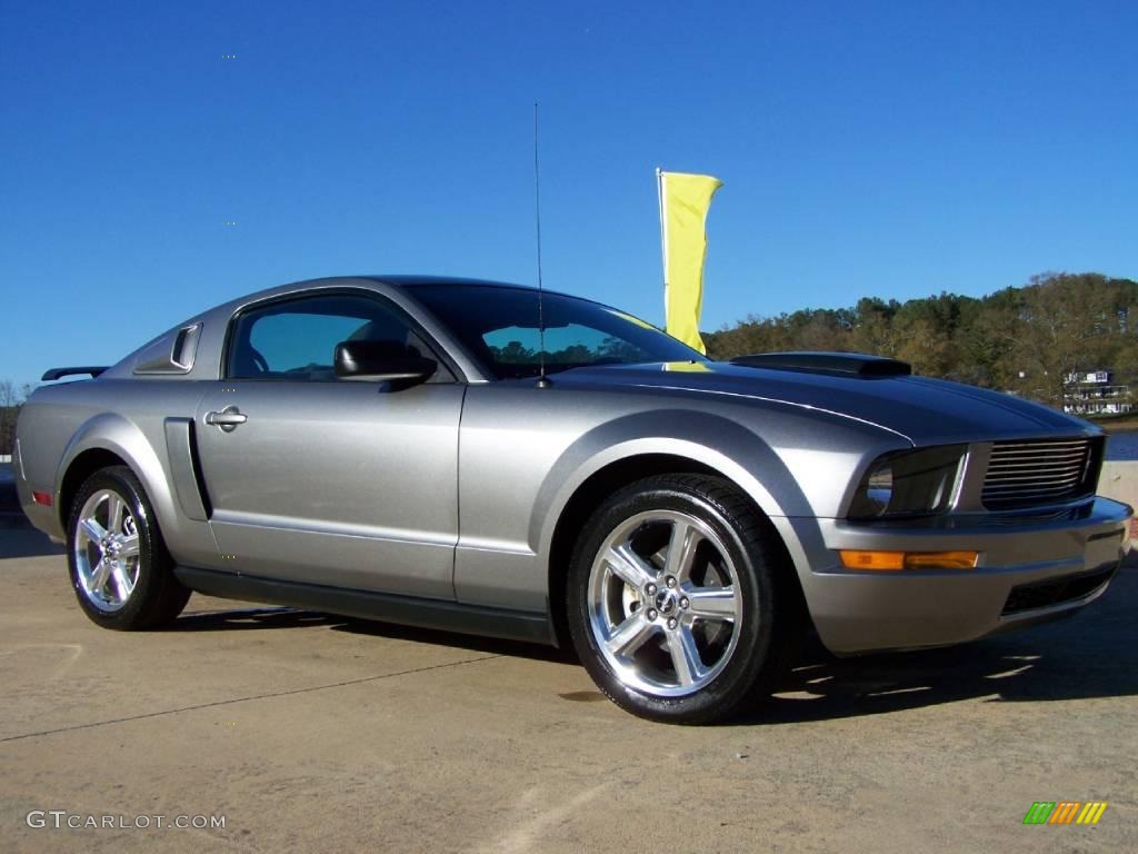 2008 Mustang V6 Deluxe Coupe - Vapor Silver Metallic / Dark Charcoal photo #1