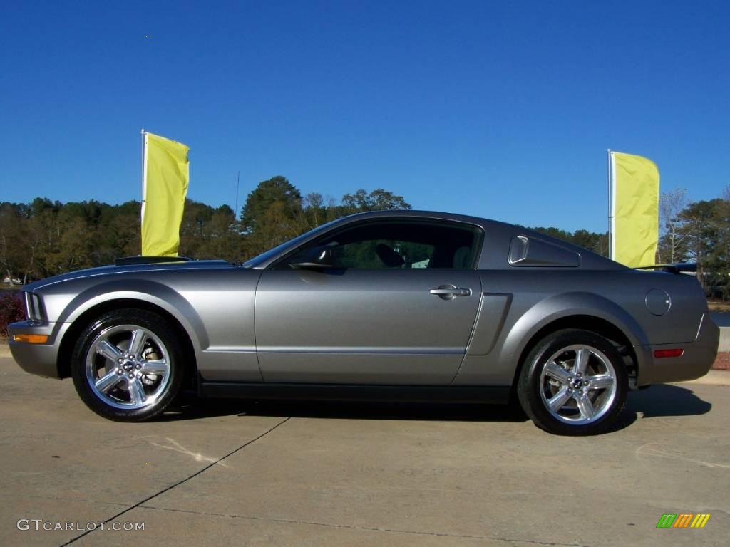 2008 Mustang V6 Deluxe Coupe - Vapor Silver Metallic / Dark Charcoal photo #4