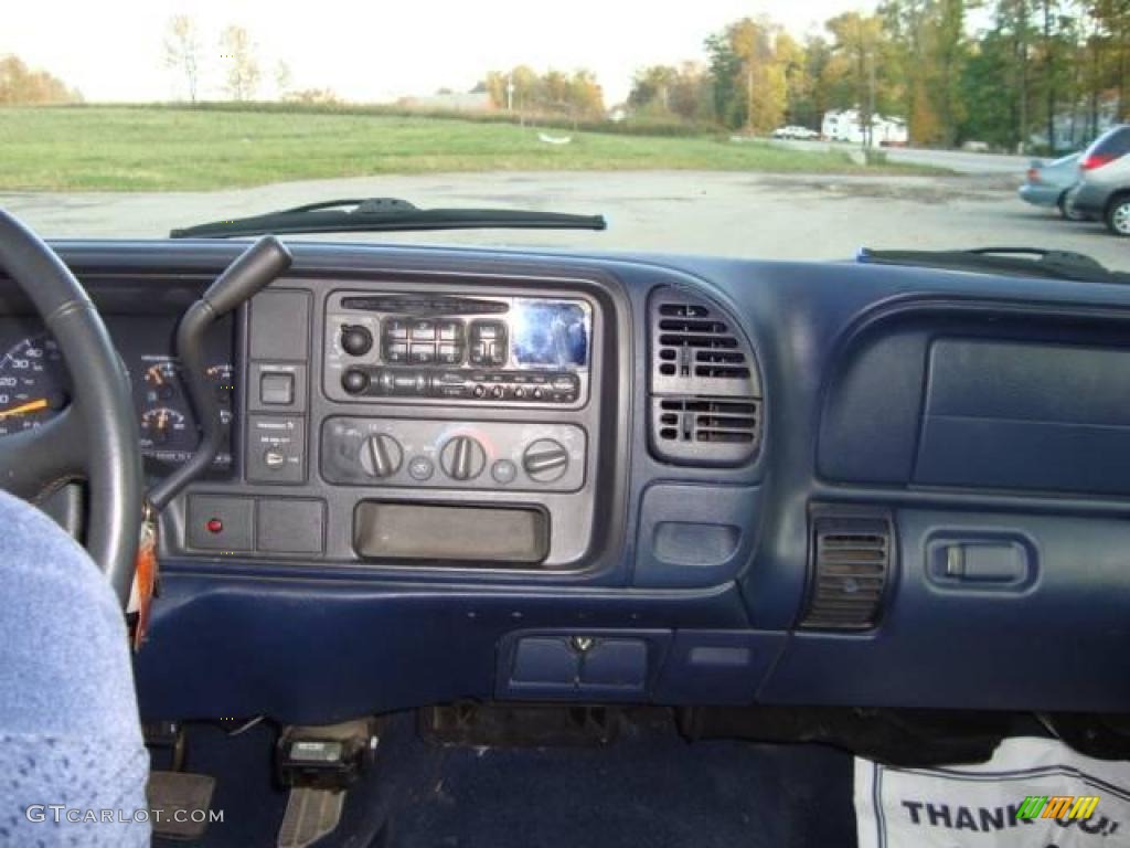 1998 Sierra 2500 SLE Extended Cab - Indigo Blue Metallic / Navy photo #9