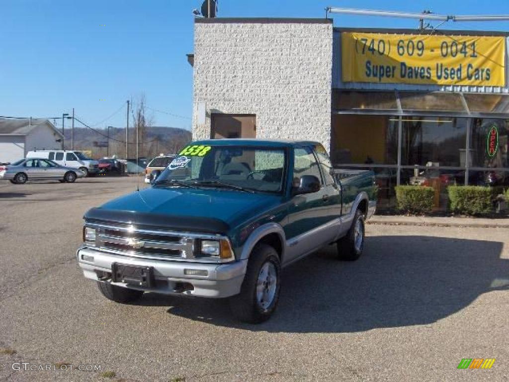 1995 S10 LS Extended Cab 4x4 - Bright Teal Metallic / Gray photo #3