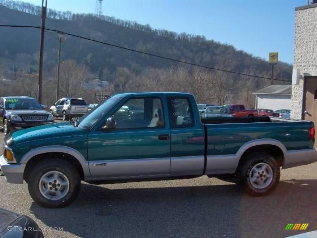 1995 S10 LS Extended Cab 4x4 - Bright Teal Metallic / Gray photo #4