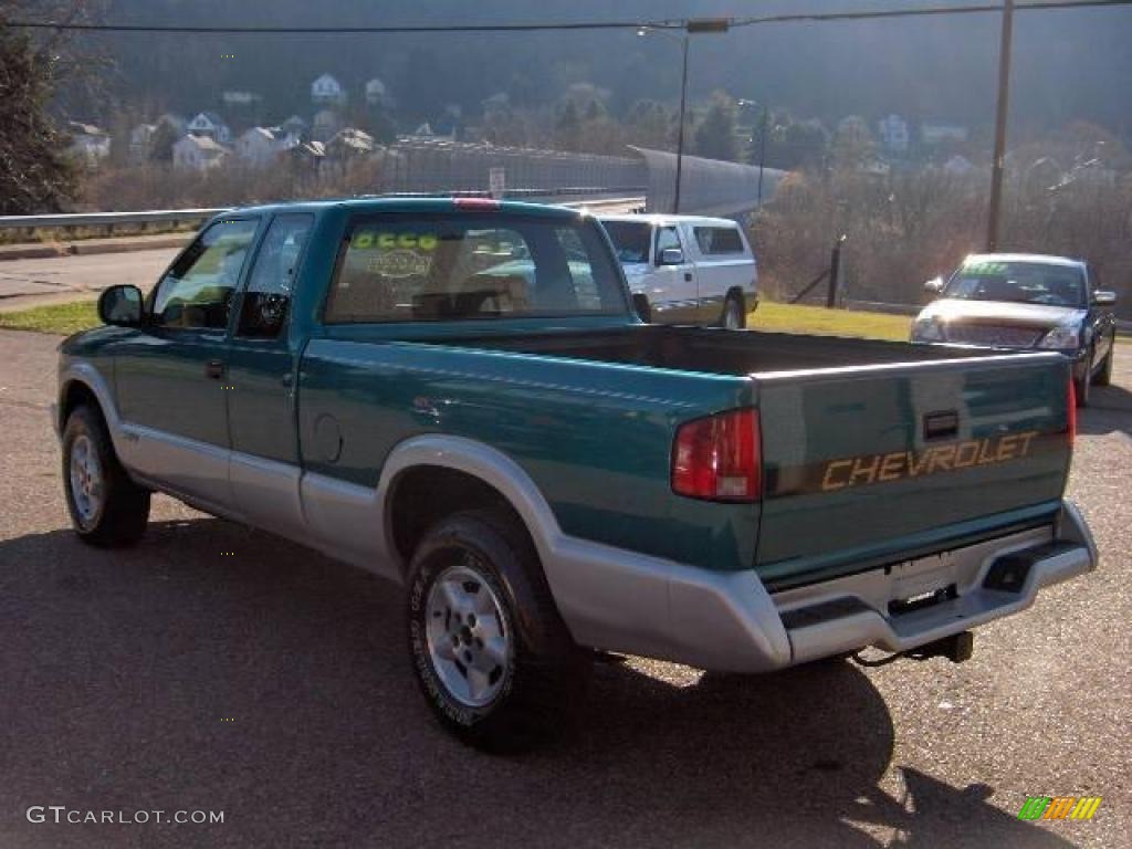 1995 S10 LS Extended Cab 4x4 - Bright Teal Metallic / Gray photo #5
