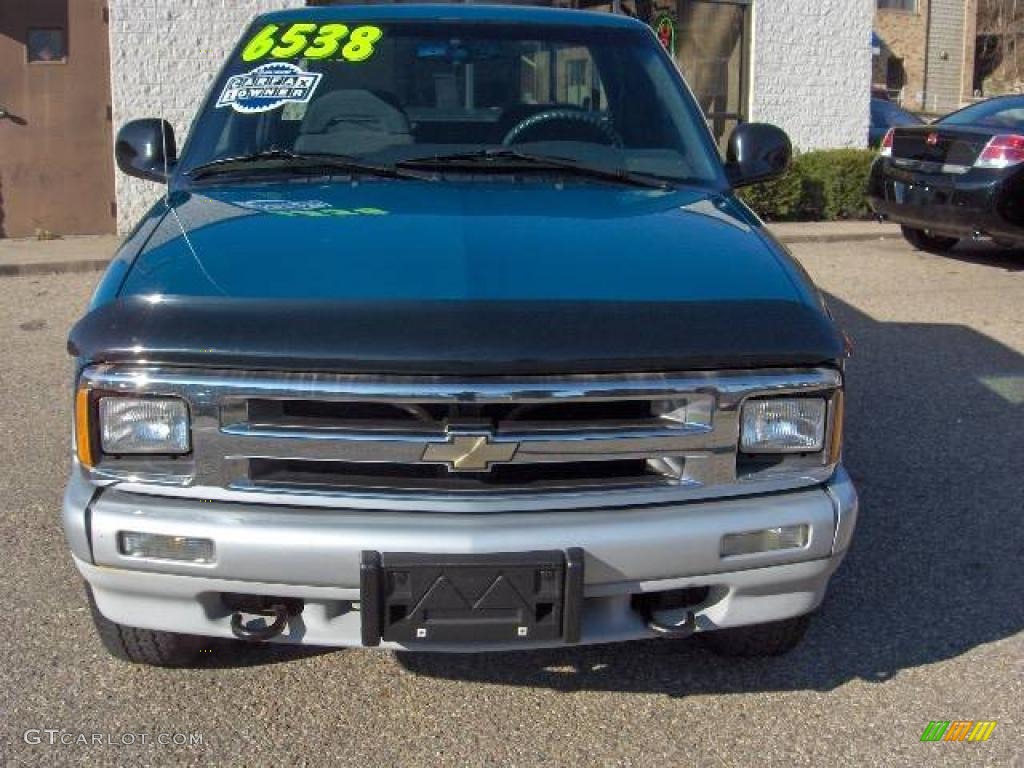 1995 S10 LS Extended Cab 4x4 - Bright Teal Metallic / Gray photo #9