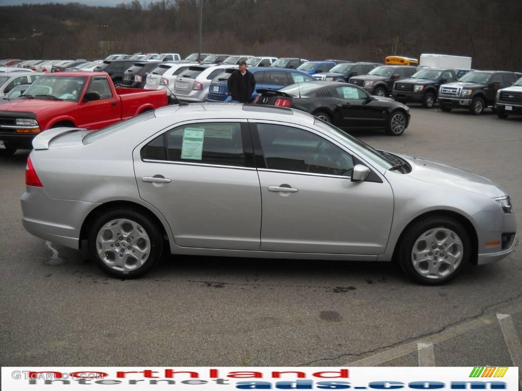 2010 Fusion SE - Brilliant Silver Metallic / Charcoal Black photo #5