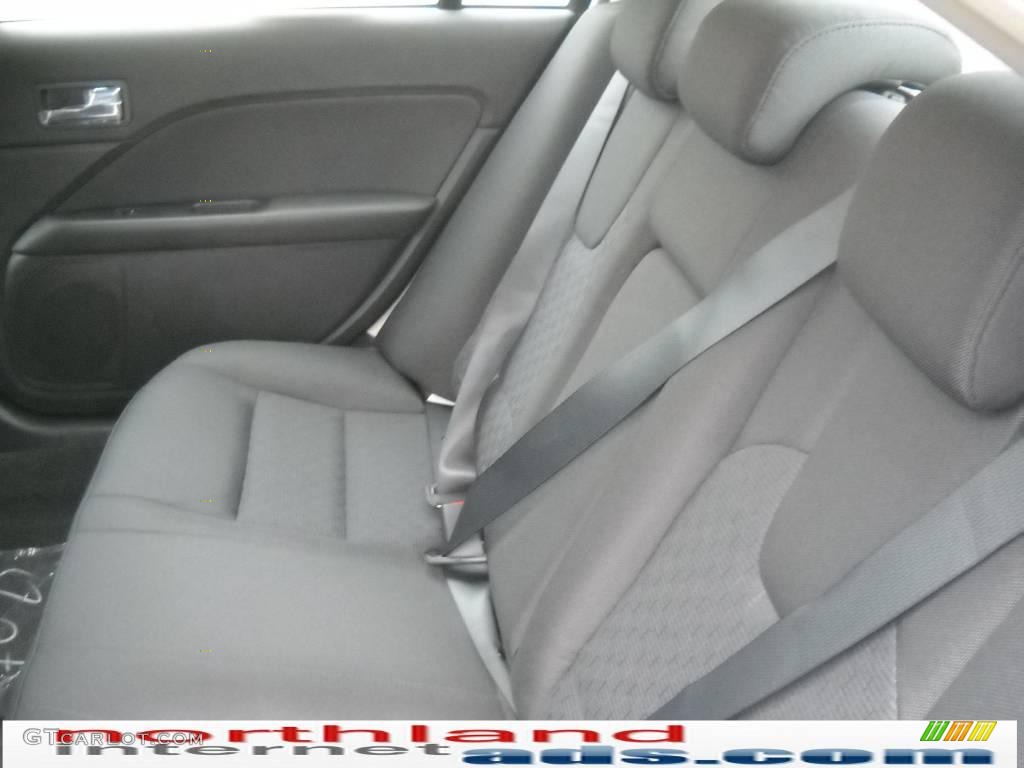 2010 Fusion SE - Brilliant Silver Metallic / Charcoal Black photo #14