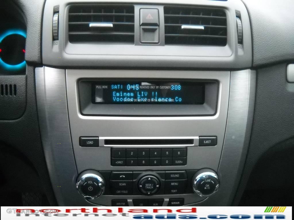 2010 Fusion SE - Brilliant Silver Metallic / Charcoal Black photo #17