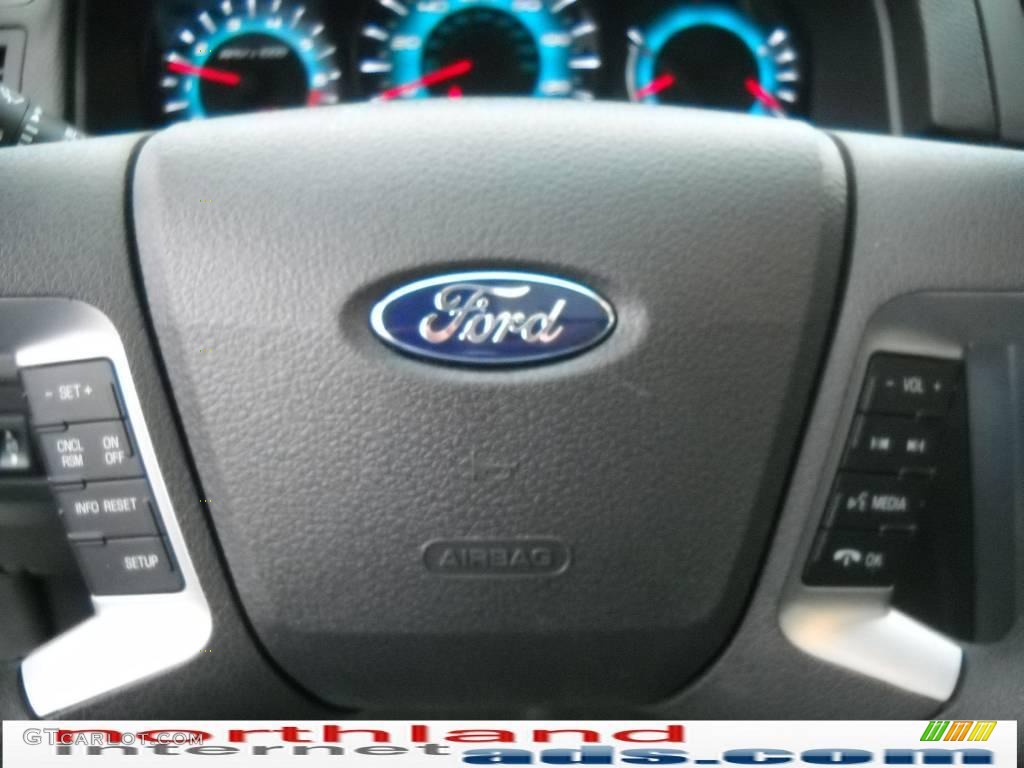 2010 Fusion SE - Brilliant Silver Metallic / Charcoal Black photo #19