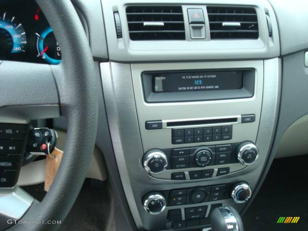 2010 Fusion SE - Brilliant Silver Metallic / Medium Light Stone photo #18
