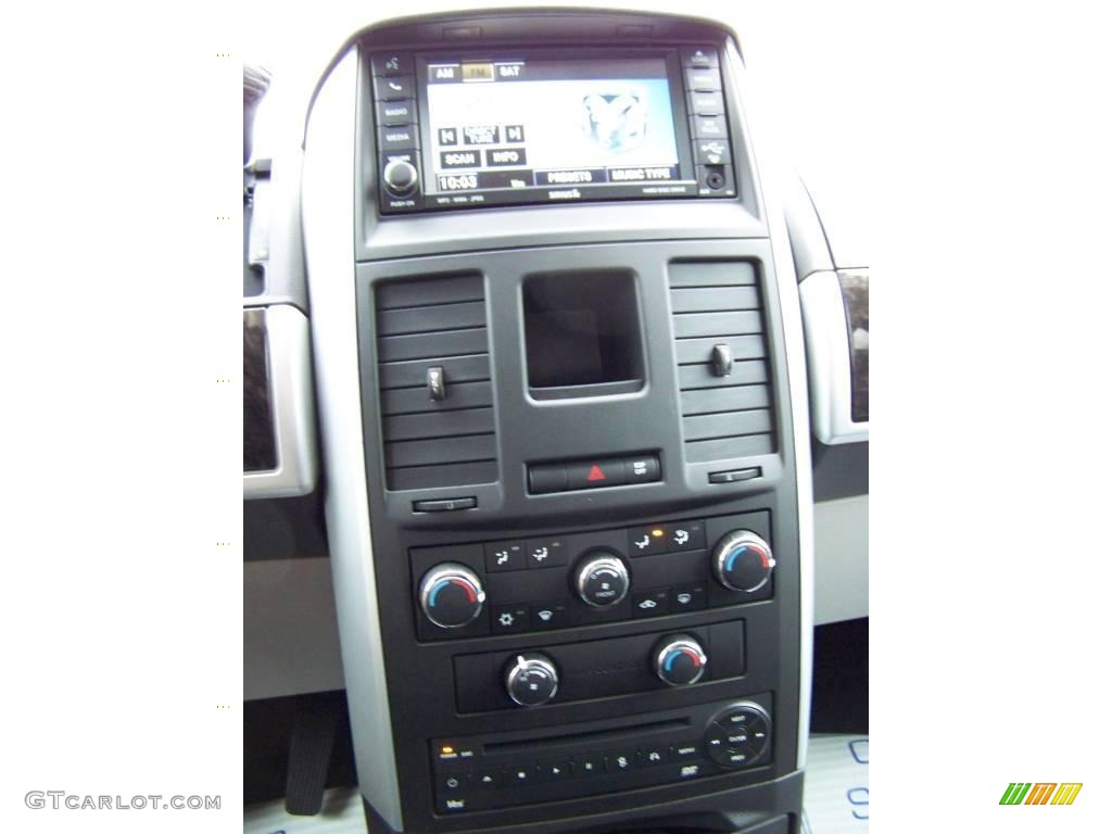 2010 Grand Caravan SXT - Blackberry Metallic / Dark Slate Gray/Light Shale photo #24