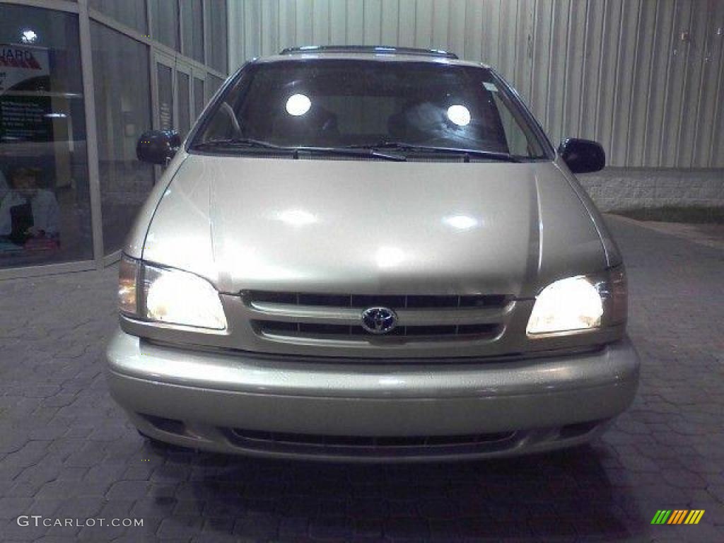 2000 Sienna XLE - Desert Sand Mica / Oak photo #2