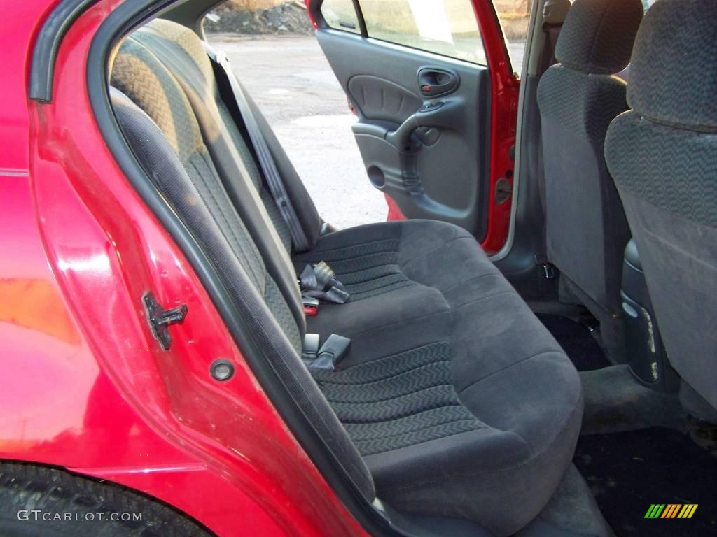 2001 Grand Am SE Sedan - Bright Red / Dark Pewter photo #9