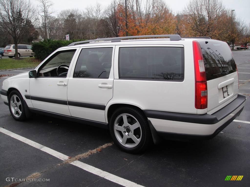 2000 V70 XC AWD - White / Light Taupe/Taupe photo #4