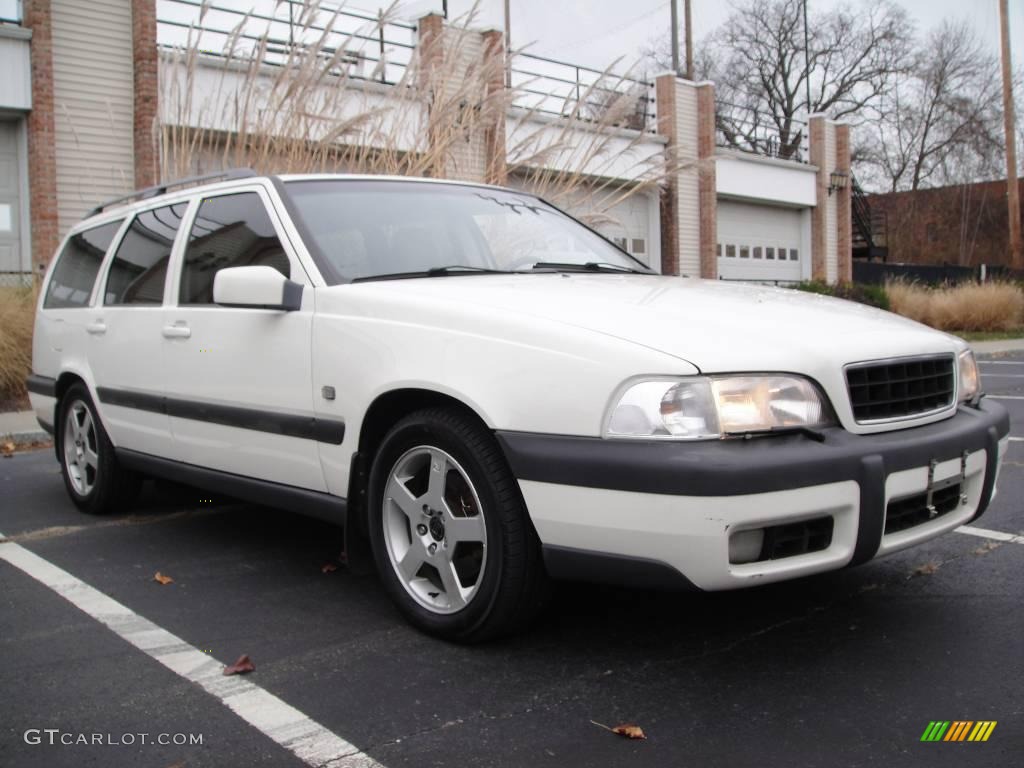 2000 V70 XC AWD - White / Light Taupe/Taupe photo #8