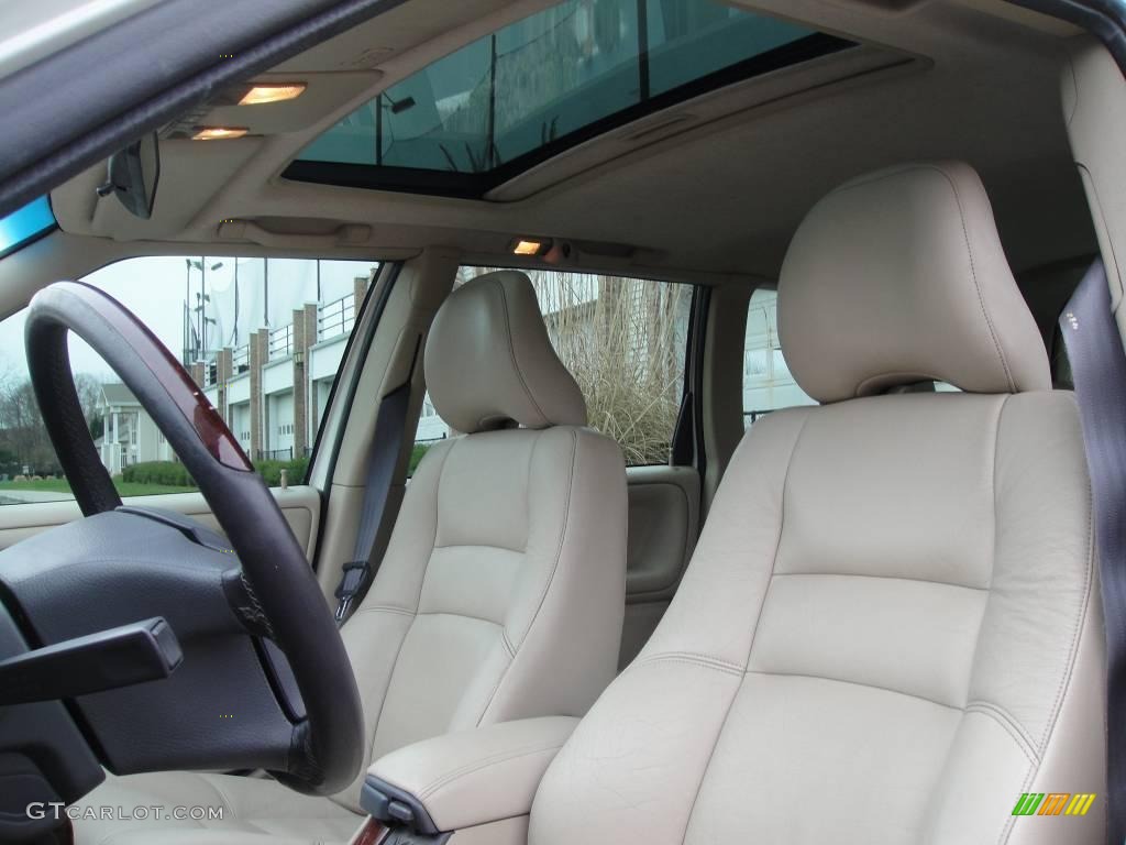 2000 V70 XC AWD - White / Light Taupe/Taupe photo #11
