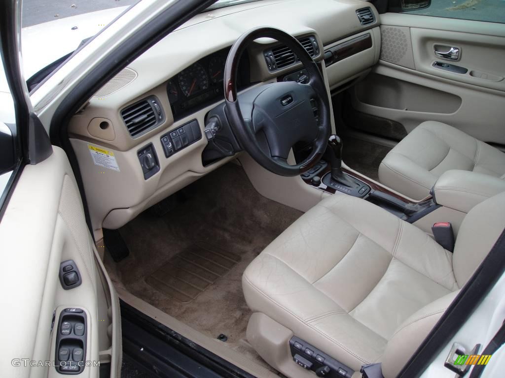 2000 V70 XC AWD - White / Light Taupe/Taupe photo #12