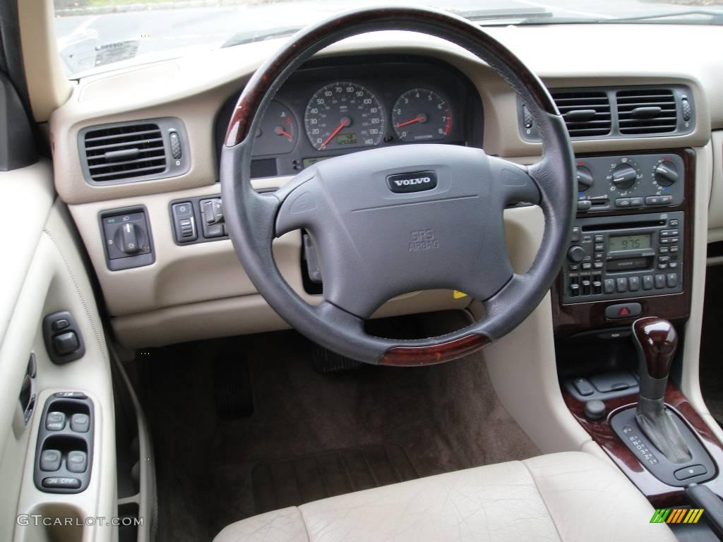 2000 V70 XC AWD - White / Light Taupe/Taupe photo #13