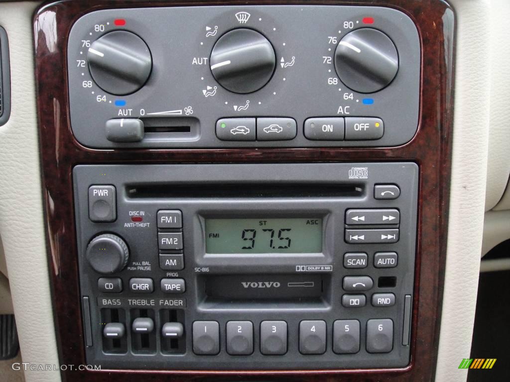2000 V70 XC AWD - White / Light Taupe/Taupe photo #15