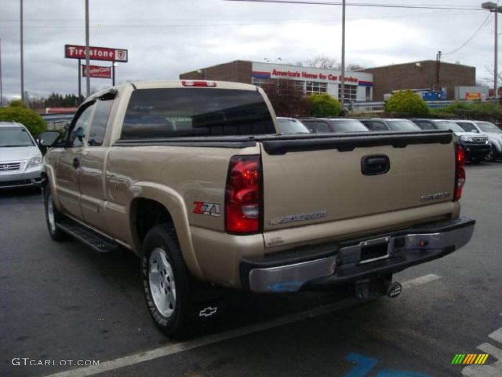 2005 Silverado 1500 Z71 Extended Cab 4x4 - Sandstone Metallic / Dark Charcoal photo #2