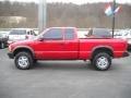 Victory Red - S10 LS Extended Cab 4x4 Photo No. 5