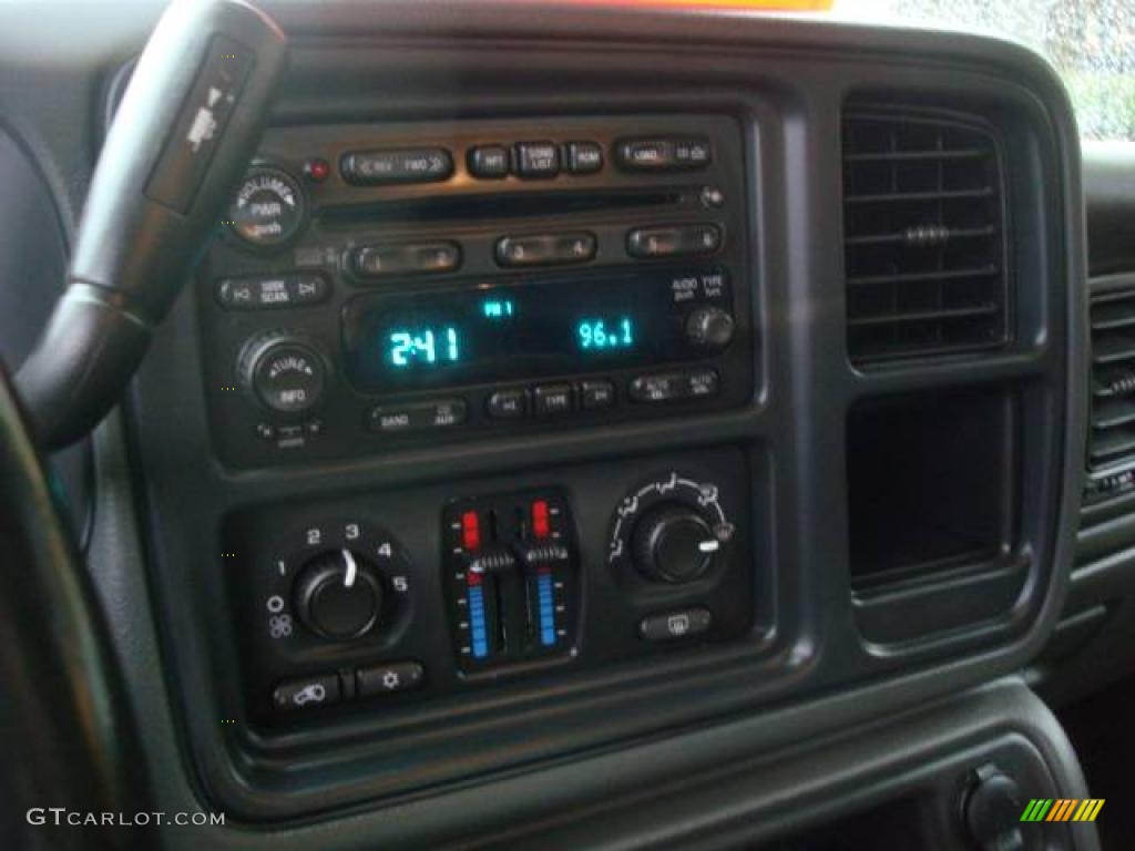 2005 Silverado 2500HD LS Crew Cab 4x4 - Victory Red / Dark Charcoal photo #9