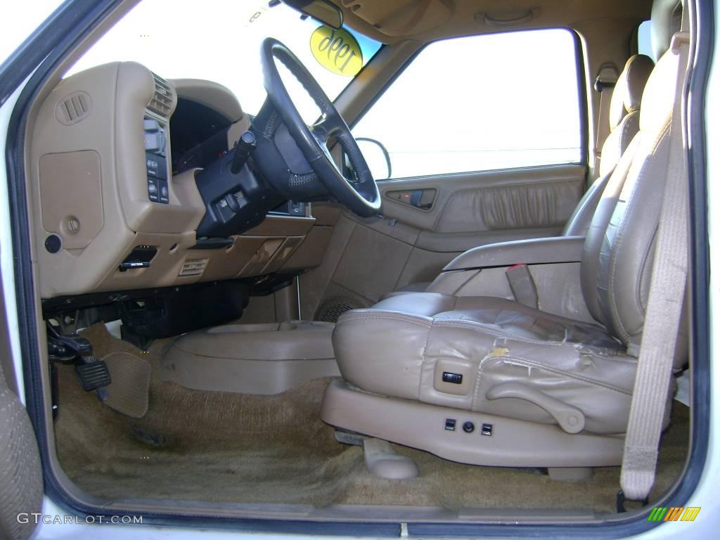 1996 Blazer LT 4x4 - Summit White / Beige photo #10