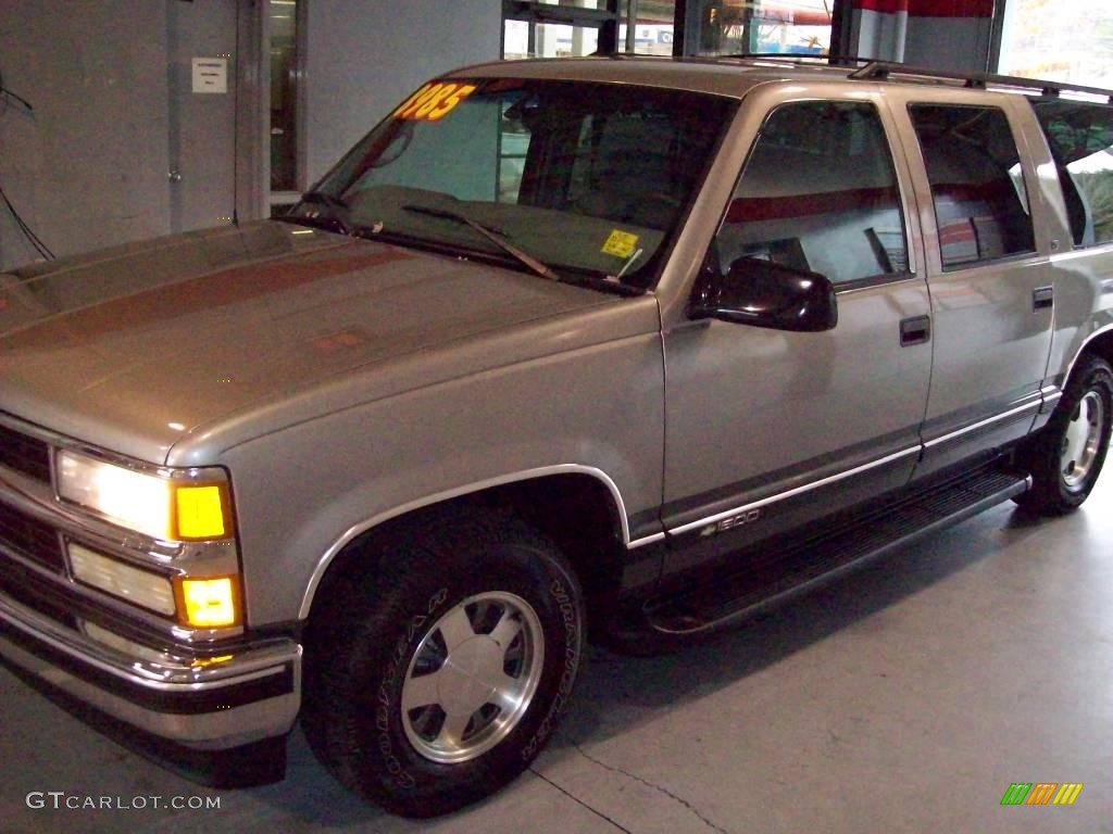 1999 Suburban C1500 LT - Light Pewter Metallic / Gray photo #3