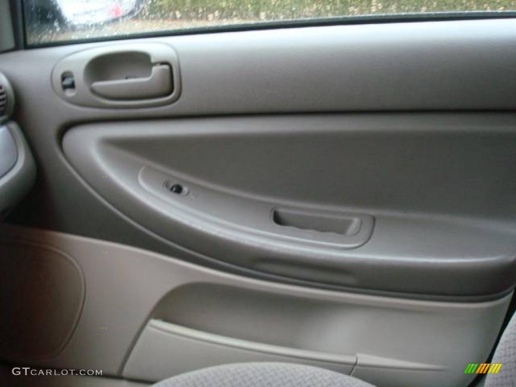 2006 Sebring Touring Sedan - Bright Silver Metallic / Taupe photo #17
