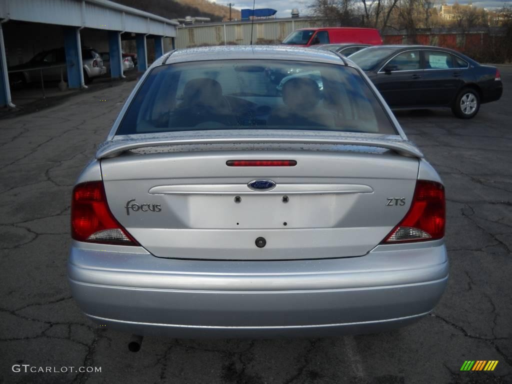 2003 Focus ZTS Sedan - CD Silver Metallic / Medium Graphite photo #3