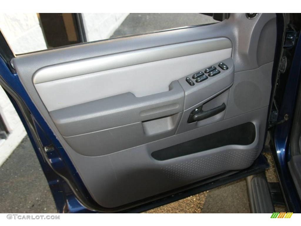 2004 Explorer XLT 4x4 - Dark Blue Pearl Metallic / Graphite photo #11
