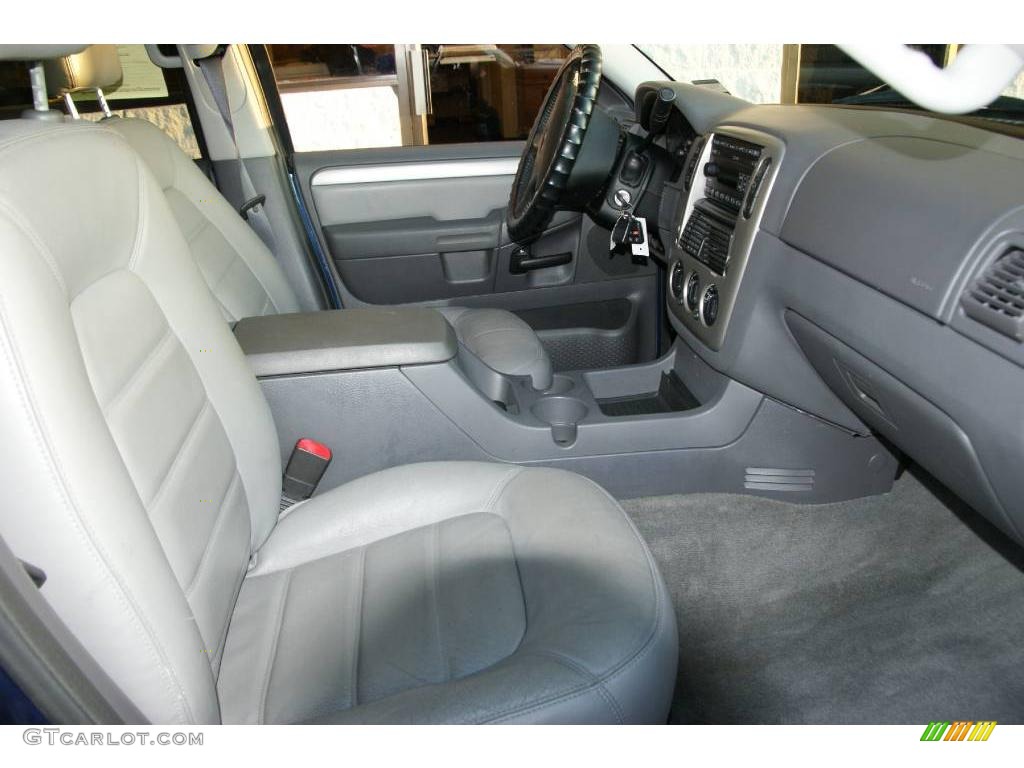2004 Explorer XLT 4x4 - Dark Blue Pearl Metallic / Graphite photo #19