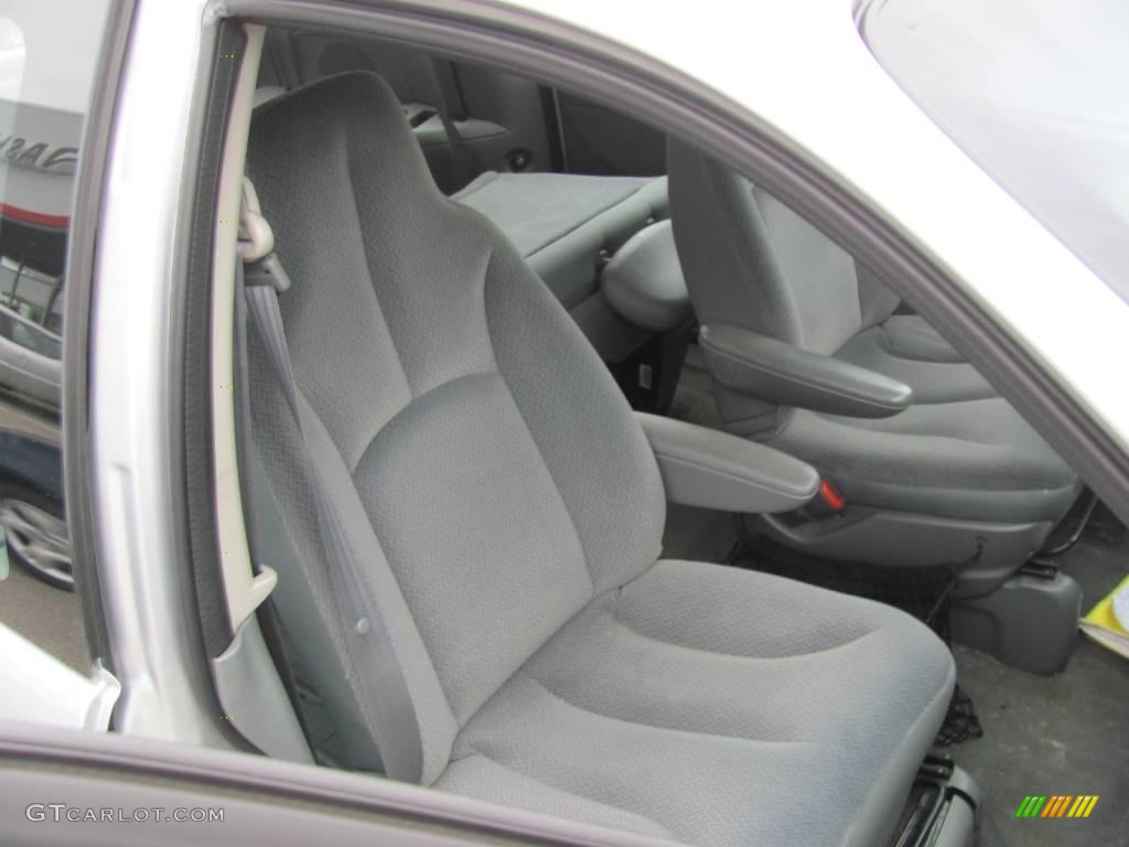 2005 Caravan SE - Bright Silver Metallic / Medium Slate Gray photo #11